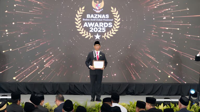 Wali Kota Eri Raih Penghargaan Kepala Daerah Pendukung Gerakan Zakat Indonesia di Baznas Award 2025