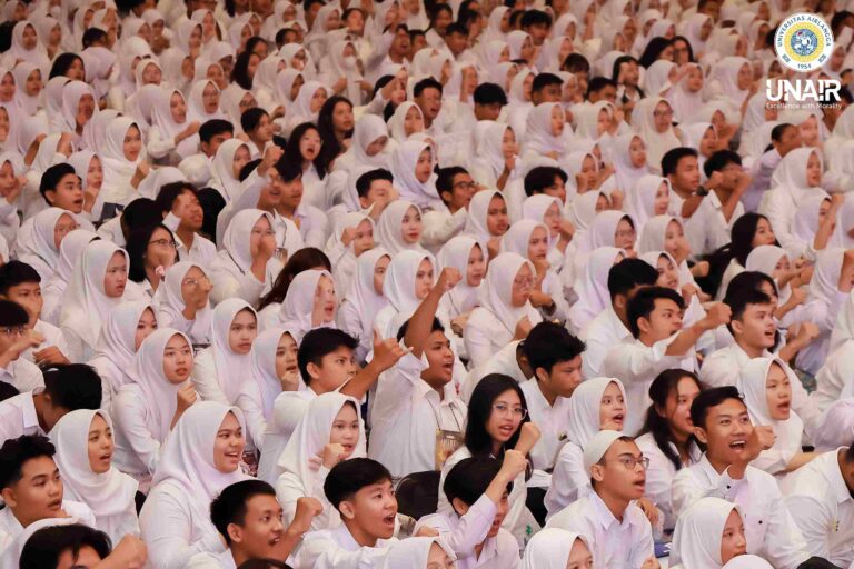 Tutup PKKMB, Rektor UNAIR Tekankan Mahasiswa Baru Tunjukkan Potensi Terbaik