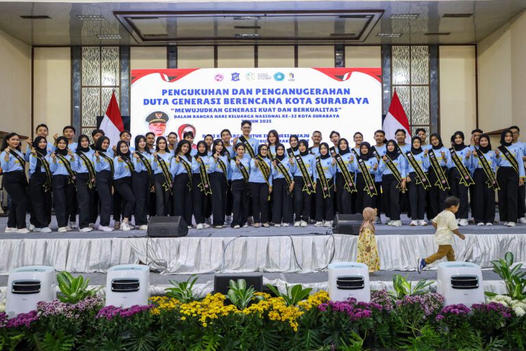 Peringatan Hari Keluarga Nasional ke-32, Wali Kota Eri Dorong Peran Ayah Untuk Memperkuat Keluarga