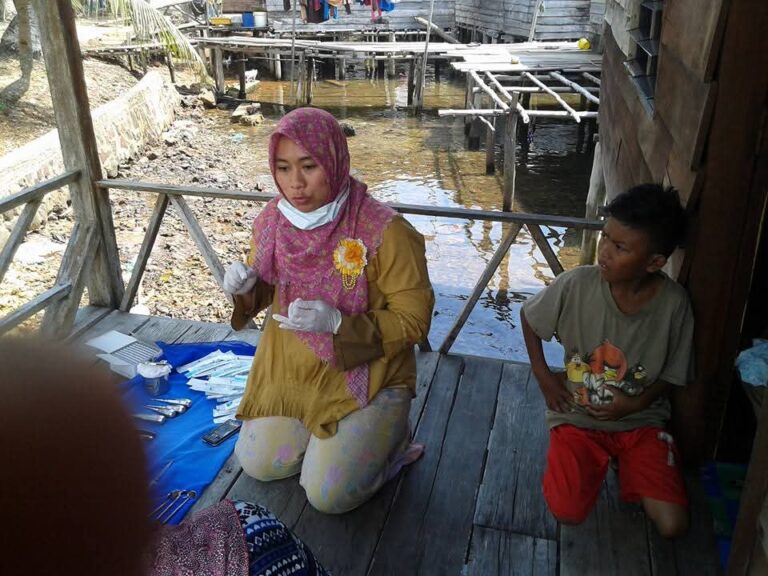 Dari Kepulauan Terpencil, Alumni FKG UNAIR Nyalakan Asa