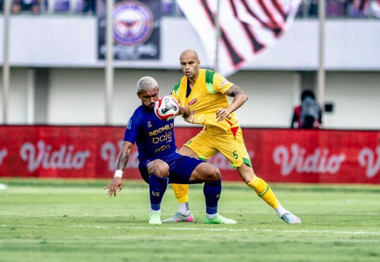 Persebaya Curi Kemenangan di Kandang Persita