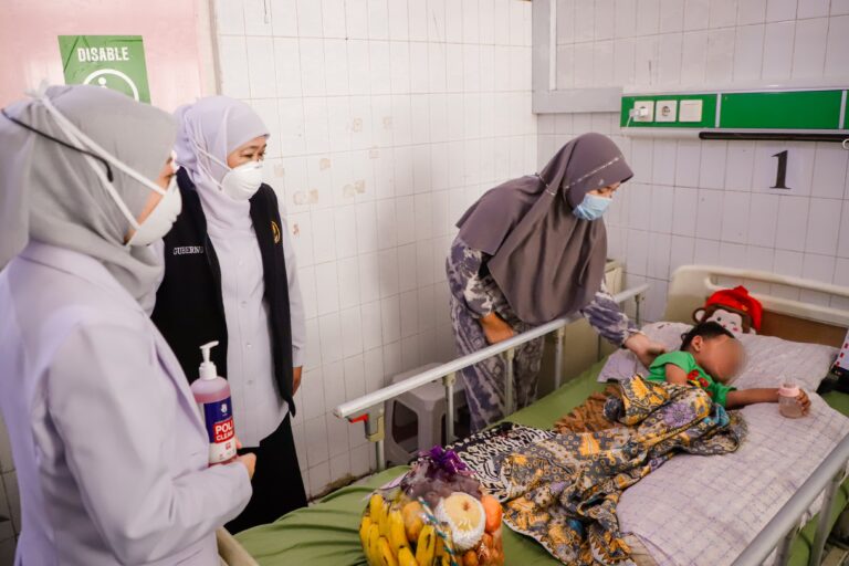 Gubernur Khofifah Turun Langsung ke Sumenep Tangani KLB Campak, Kuatkan Kolaborasi dan Sosialisasi Terpadu Lintas Sektor