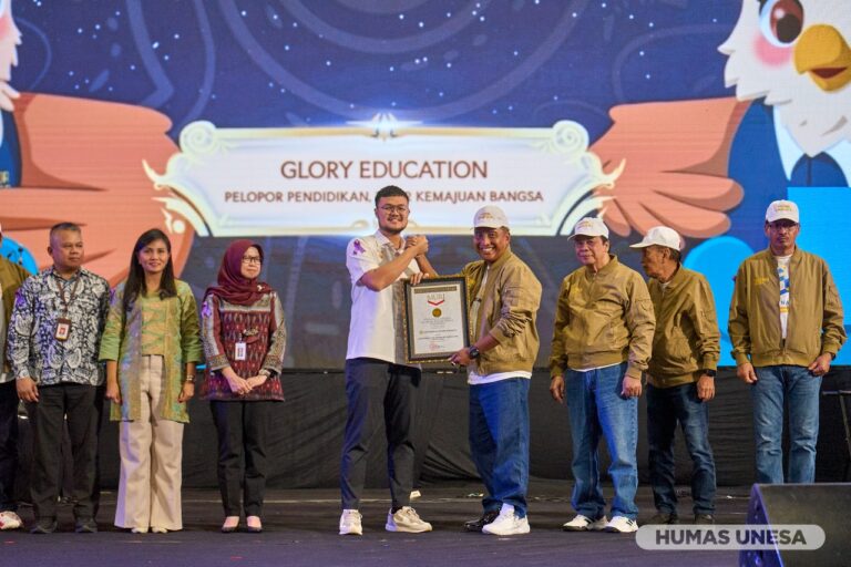 Resmi Menjadi Keluarga Besar Unesa, Maba Bikin Video Edukasi Peduli Lingkungan yang Berbuah Rekor MURI