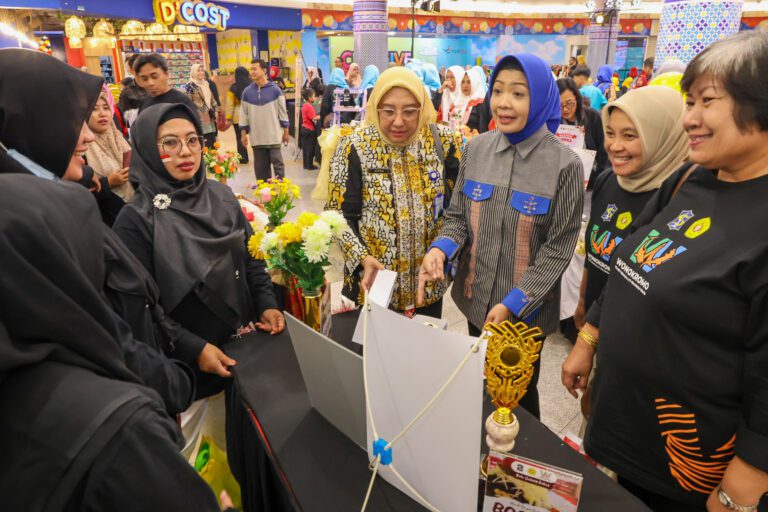 Perkuat Kesejahteraan Keluarga, Pemkot Surabaya Luncurkan Kelompok KB Pria di 31 Kecamatan dan Gerakkan UPPKA