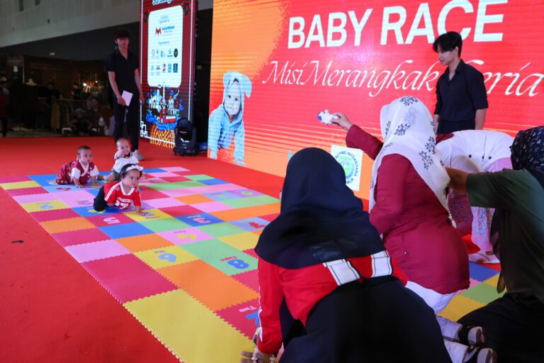 Serunya Lomba Bayi Merangkak di SGE 2025, Pemkot Surabaya Kampanyekan Popok Kain Pakai Ulang