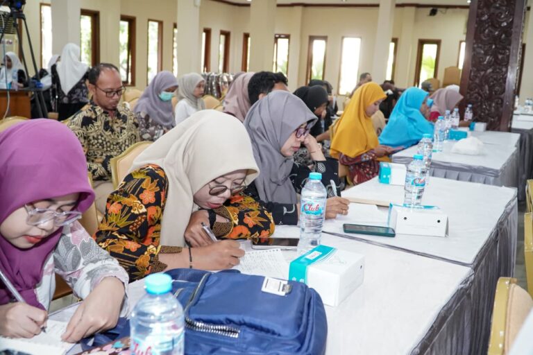 Persiapan Lomba Desain Motif Batik, Dekranasda Lamongan Gelar Workshop