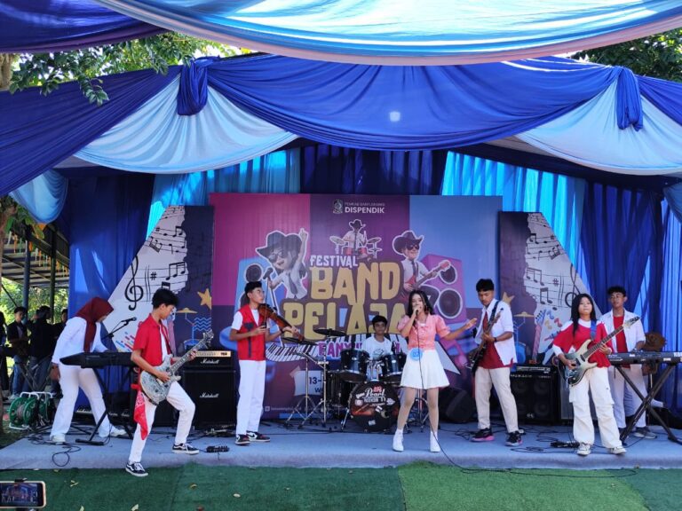 Ditonton Bupati Ipuk, Puluhan Anak Banyuwangi Unjuk Bakat di Festival Band Pelajar