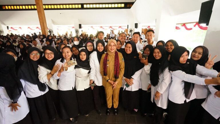 Bupati Ipuk Angkat 4.909 Honorer Banyuwangi Jadi PPPK Paruh Waktu 