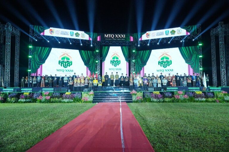 Kabupaten Gresik Raih Juara Umum MTQ XXXI Jawa Timur 2025 di Jember