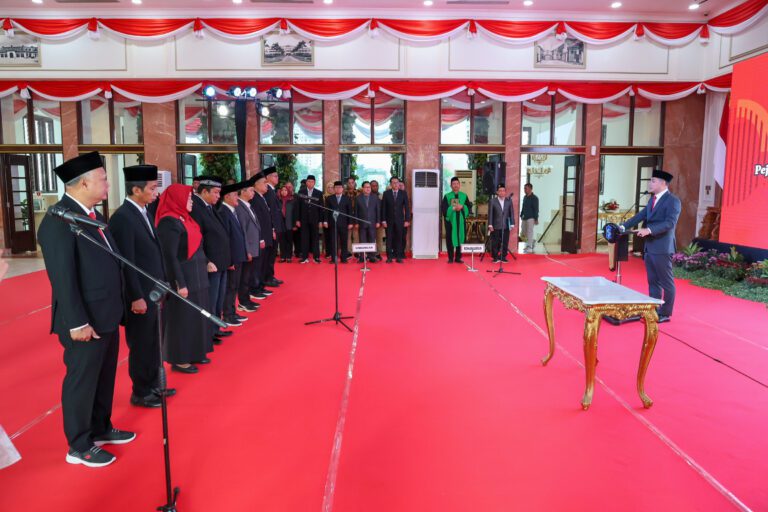 Wali Kota Eri Resmi Lantik Lilik Arijanto Jadi Sekda Surabaya, Tugas Utama Selesaikan Masalah Kota dan APBD 2026