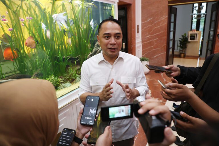 Wali Kota Eri Cahyadi: Pejabat Surabaya Komitmen Hidup Sederhana dan Fokus Pelayanan Rakyat