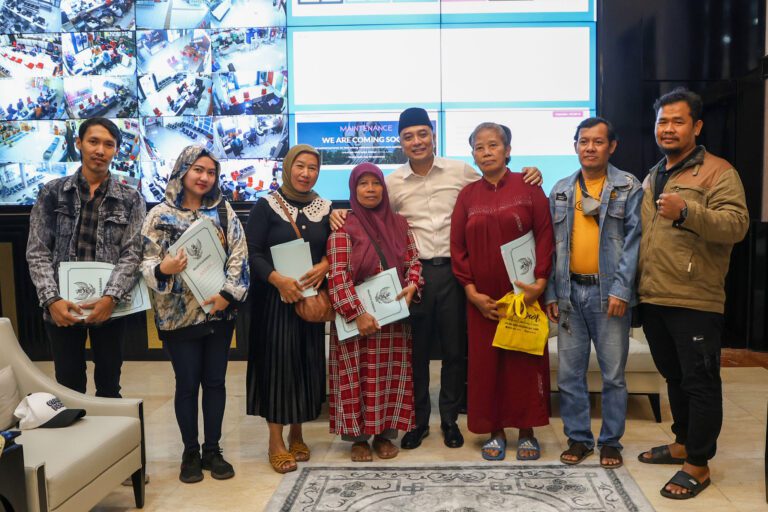 Pemkot Surabaya Bantu Tujuh Pedagang yang Lapaknya Terbakar saat Aksi Massa di Tegalsari