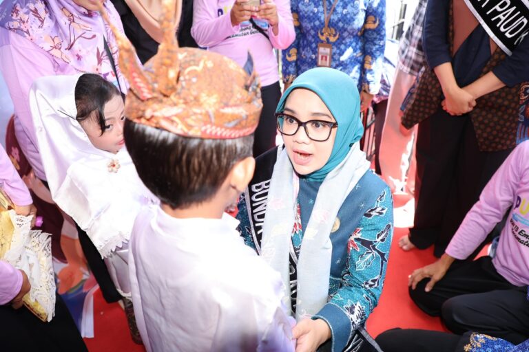 Cegah Kenakalan Anak, Bunda PAUD Surabaya Tekankan Komunikasi Orang Tua