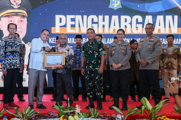 Pemkot Surabaya Beri Penghargaan untuk 37 Warga yang Berani Jaga Keamanan Kota