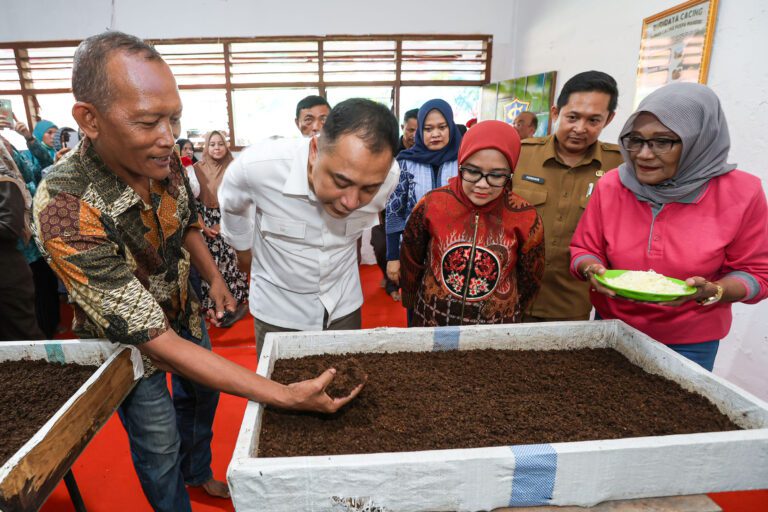 Wali Kota Eri Resmikan Bank Sampah dan Rumah Cacing Puspa Mandiri, Jadi Percontohan Kampung Pancasila
