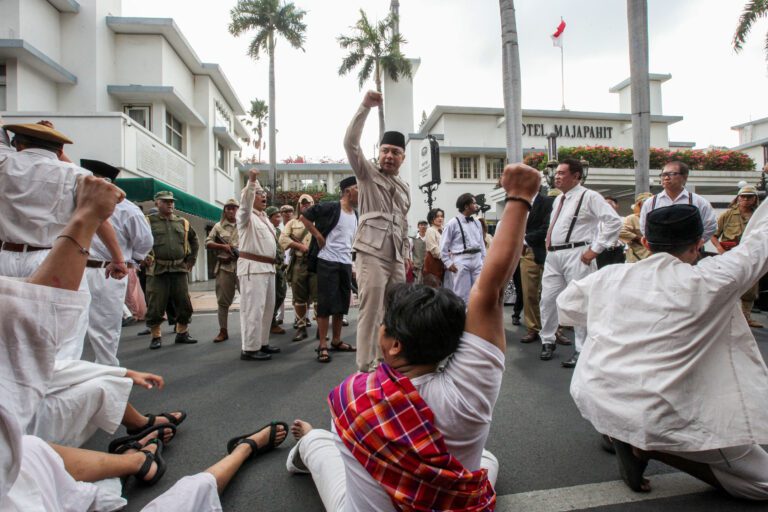 Perankan Residen Soedirman dalam Teatrikal Perobekan Bendera, Wali Kota Eri Cahyadi Sampaikan Semangat Gotong Royong