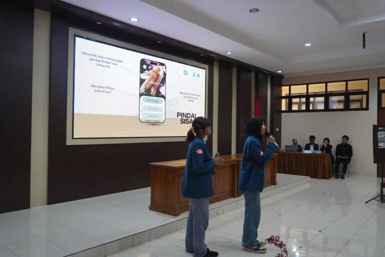 Mahasiswa UNAIR Atasi Masalah Sampah Jadi Swasembada Pangan