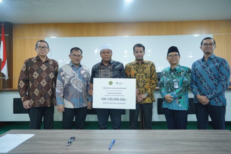 Kemenag dan Saudia Airlines Serahkan Santunan Extra Cover pada Enam Ahli Waris Jemaah Haji Embarkasi Surabaya