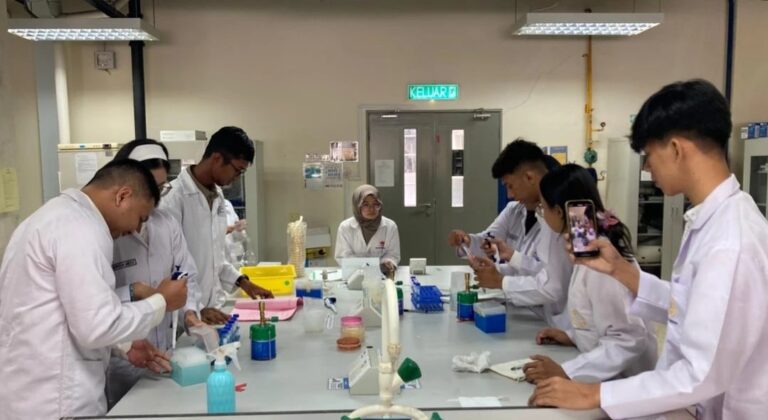 Menuju Ekonomi Biru Indonesia, Mahasiswa FPK UNAIR Perkuat Kolaborasi Global