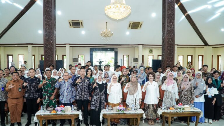 Tenun Ikat Parengan Jadi Objek Pelaksanaan PKW