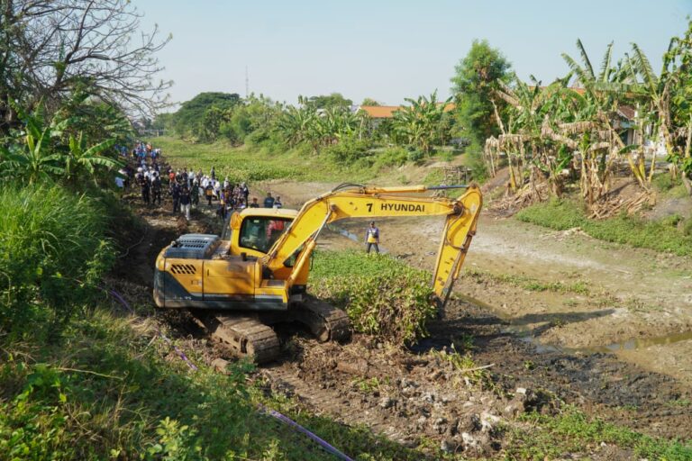 Maksimalkan Kualitas Air, Pemkab Lamongan Fokus Bersihkan Sungai 