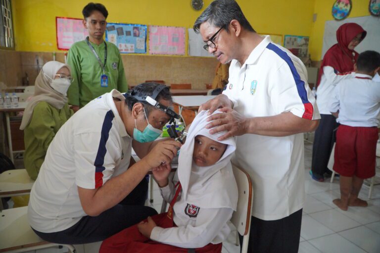 RSUD Haji Jatim Edukasi Pentingnya Menjaga Kesehatan Telinga Lewat Pemeriksaan THT Gratis