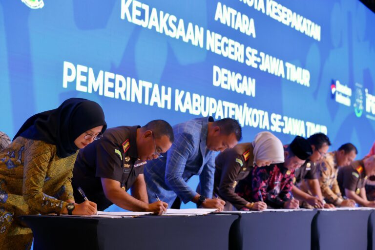 Tandatangani Kesepakatan Restotative Justice Bersama Kejati, Bupati Ipuk akan Perkuat dengan Program Sosial Banyuwangi 