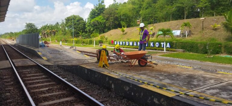Pertumbuhan Pengguna Kereta Api ke Banyuwangi Terus Meningkat, Tiga Stasiun Direnovasi dengan Nuansa Adat Osing