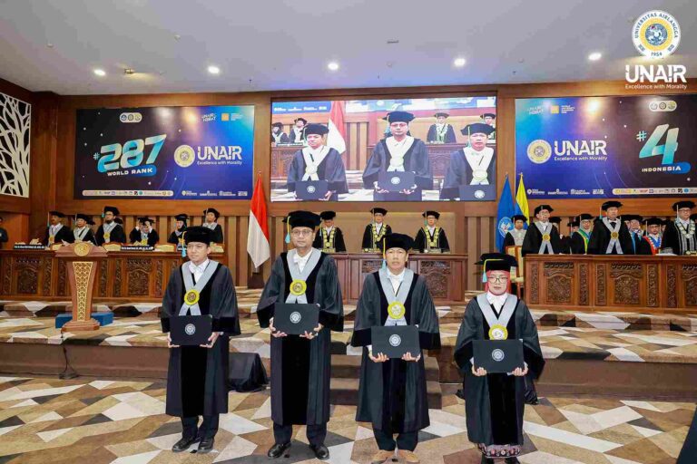 Kukuhkan Empat Guru Besar Baru, Rektor UNAIR Tekankan Kolaborasi dan Moralitas