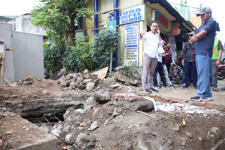 Percepat Pembangunan Saluran dan Rumah Pompa, Wali Kota Eri Cahyadi: Dikerjakan selama 24 Jam