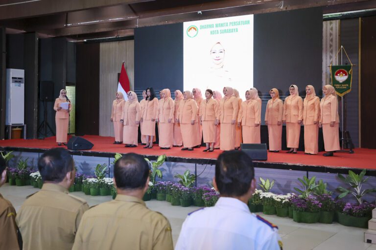 Resmi Dikukuhkan, DWP Surabaya Diminta Menjaga Kesederhanaan ASN dan Hindari Flexing