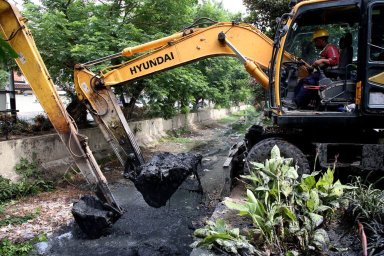 Pemkot Surabaya Genjot Normalisasi Saluran Skala Besar, Satgas URC Siaga Hadapi Puncak Musim Hujan