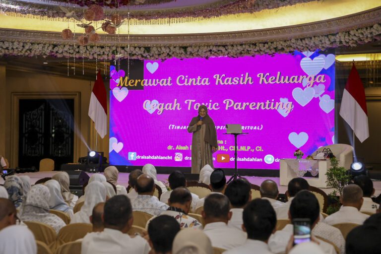 Pemkot Surabaya Gandeng dr. Aisah Dahlan, Edukasi Ratusan ASN Cegah Toxic Parenting dan Tekan Angka Perceraian