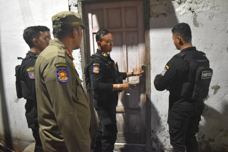 Cegah Aktivitas Negatif, Satpol PP dan Gabungan Petugas Awasi Ketat Eks Lokalisasi Moroseneng