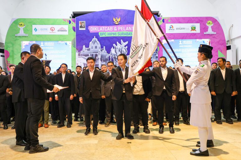 Pengurus Baru HIPMI Surabaya Resmi Dilantik, Wali Kota Eri Ajak Kolaborasi Kembangkan Hi-Tech Mall