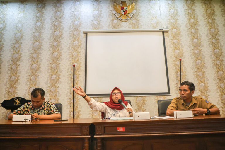 Pemkot Surabaya Panggil Pengusaha Mihol, Desak Pengawasan Ketat dan Penegakan Aturan Iklan