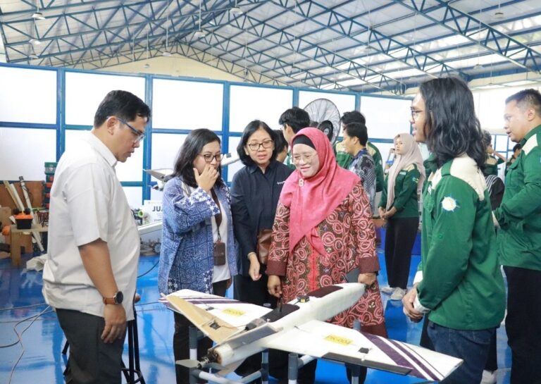 Dua Tim UNAIR Lolos Kontes Robot Terbang Indonesia 2025
