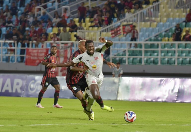 Dua Gol Neville Antar Deltras Tekuk Persipura 2-0