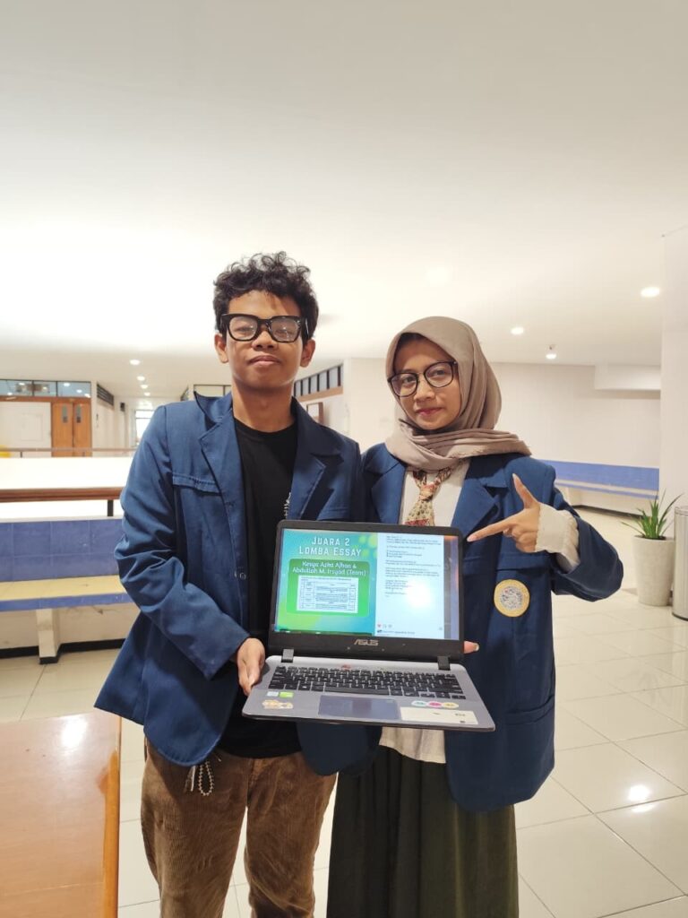 Angkat Fenomena Pseudohistory, Mahasiswa FIB Raih Juara II Lomba Esai Nasional