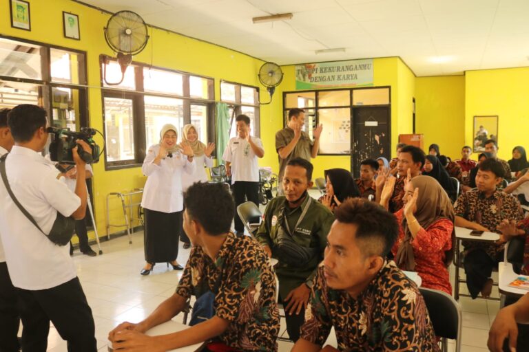 Bentuk Pendampingan Bidang Kesehatan, Pemprov Jatim-UPT RSBD Pasuruan Dampingi Penerima Manfaat ke Puskesmas