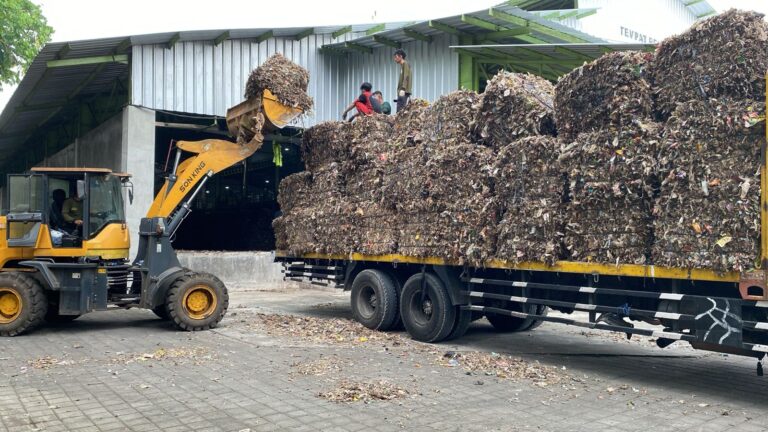 TPS 3R Banyuwangi Sukses Kelola Sampah Jadi Bahan Bakar Alternatif Untuk Industri