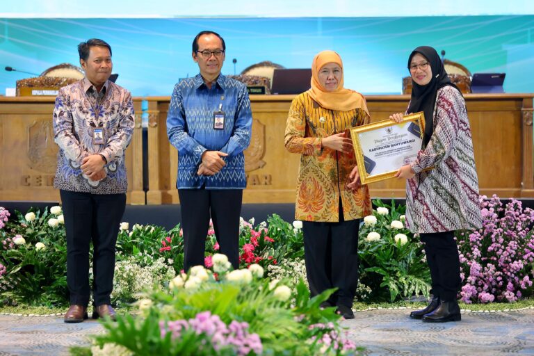 Raih TPID Terbaik, Bupati Ipuk Paparkan Program Pengendalian Inflasi di High Level Meeting Jatim