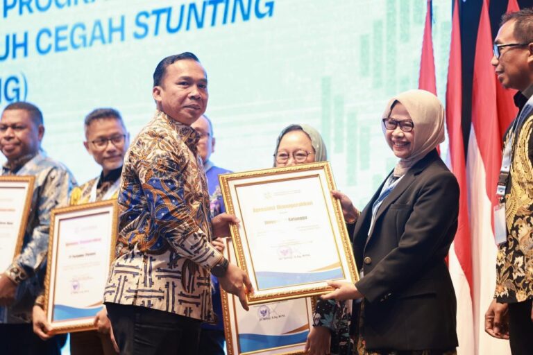 Dukung Program Cegah Stunting, UNAIR Raih Penghargaan dari BKKBN