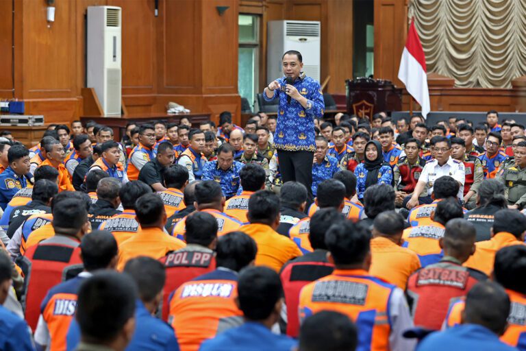 Wali Kota Eri Bentuk Pasukan Gabungan “PRJ” di 54 Titik, Kembalikan Fungsi Utama Jalan