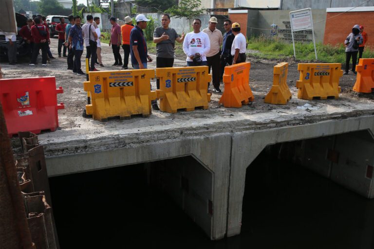 Proyek Drainase Capai 70 Persen, Wali Kota Eri Cahyadi Target Rampung Akhir November