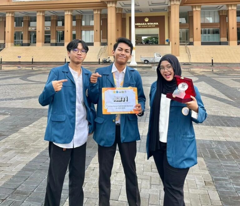 Kembangkan Mikrokapsul Penyembuhan Diri Otomatis pada Lapisan Logam, Mahasiswa UNAIR Raih Juara 1 IE-FEST 2025