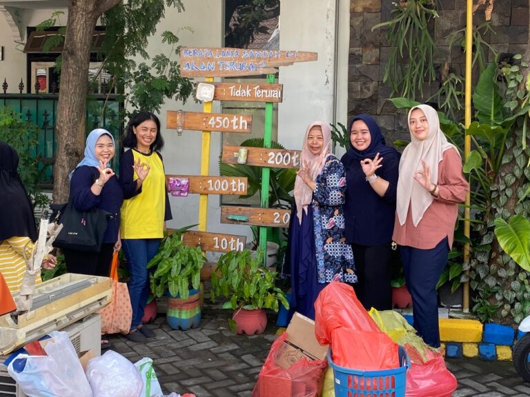 Kiprah Alumnus UNAIR Wujudkan Desa Binaan Bank Sampah Pattuh Muamalat di Sidoarjo