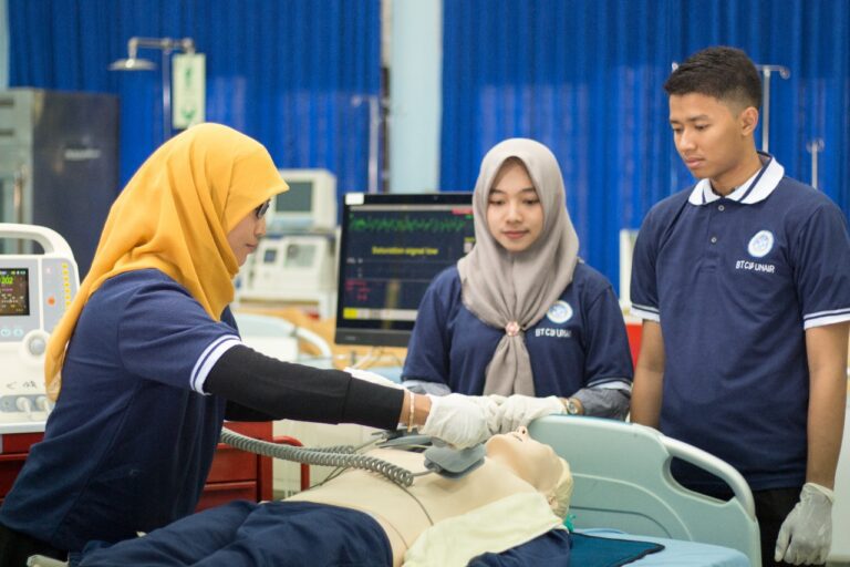 Komitmen Riset Lintas Disiplin UNAIR Diakui Dunia, Raih Peringkat ke-134 Global