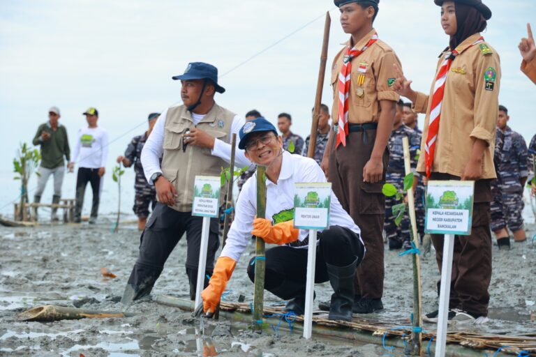Lestarikan Alam, UNAIR Kampanyekan Festival Mangrove untuk Oksigen yang Berkelanjutan