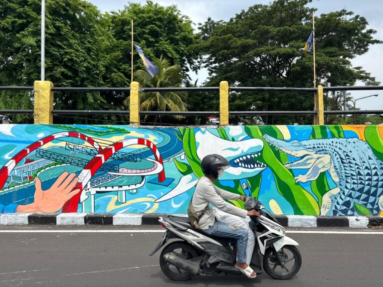 Wali Kota Eri Ancam Proses Hukum Pelaku Vandalisme Mural Gubeng Pojok